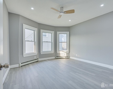 36 2nd Avenue - Photo Thumbnail 18