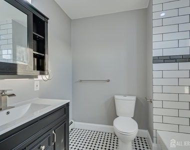 36 2nd Avenue - Photo Thumbnail 14