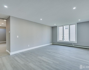 36 2nd Avenue - Photo Thumbnail 4