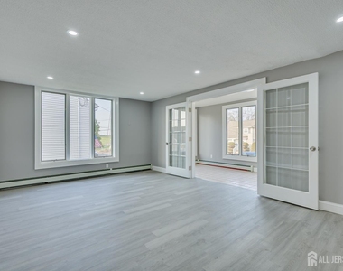 36 2nd Avenue - Photo Thumbnail 5