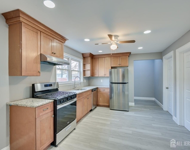 36 2nd Avenue - Photo Thumbnail 10