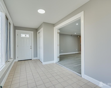36 2nd Avenue - Photo Thumbnail 6