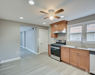 36 2nd Avenue - Photo Thumbnail 12