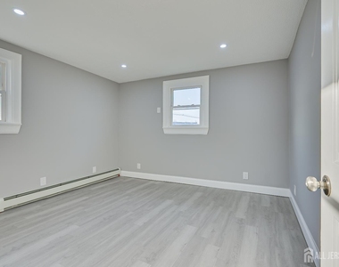 36 2nd Avenue - Photo Thumbnail 16
