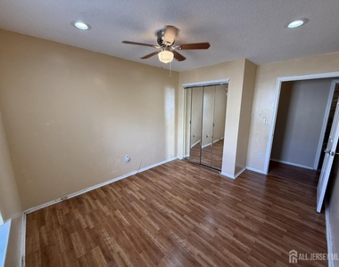 61 Brighton Way - Photo Thumbnail 11