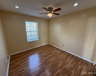 61 Brighton Way - Photo Thumbnail 10