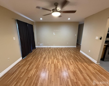 61 Brighton Way - Photo Thumbnail 5