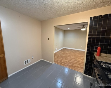 61 Brighton Way - Photo Thumbnail 9
