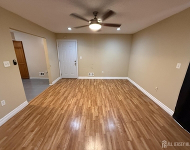 61 Brighton Way - Photo Thumbnail 6