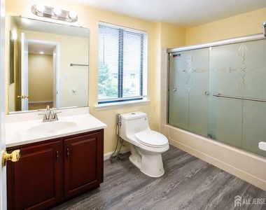 101 Hampshire Drive - Photo Thumbnail 9