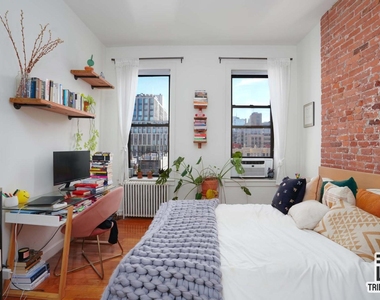 301 W 20th Street - Photo Thumbnail 2