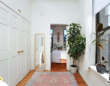 301 W 20th Street - Photo Thumbnail 3