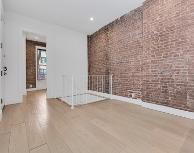 356 W 48th Street - Photo Thumbnail 23