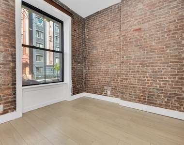 356 W 48th Street - Photo Thumbnail 26