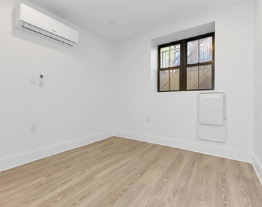 356 W 48th Street - Photo Thumbnail 30