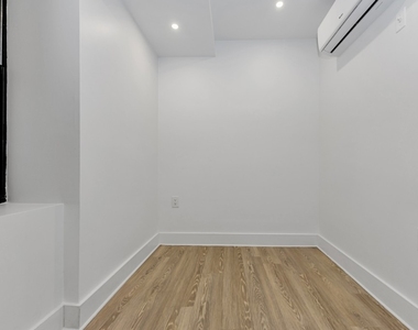356 W 48th Street - Photo Thumbnail 31