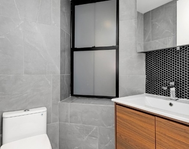 356 W 48th Street - Photo Thumbnail 32