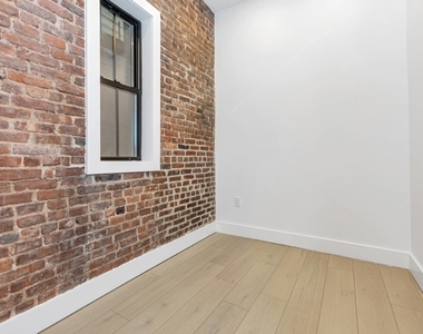 356 W 48th Street - Photo Thumbnail 27
