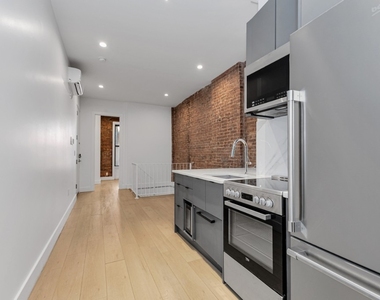 356 W 48th Street - Photo Thumbnail 25