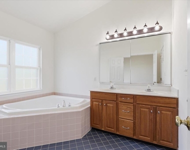 25828 Kirkwood Square - Photo Thumbnail 16