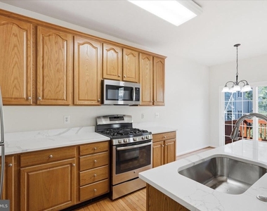 25828 Kirkwood Square - Photo Thumbnail 8