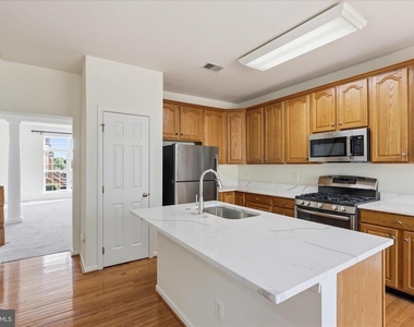 25828 Kirkwood Square - Photo Thumbnail 9