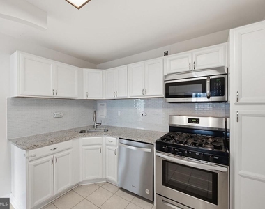 5340 Holmes Run Parkway - Photo Thumbnail 7