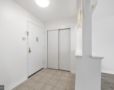 5340 Holmes Run Parkway - Photo Thumbnail 6