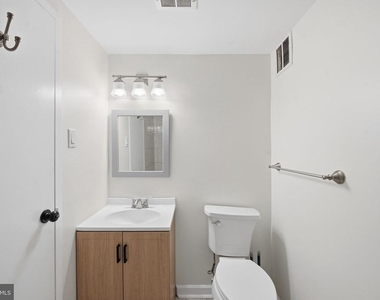 5340 Holmes Run Parkway - Photo Thumbnail 15
