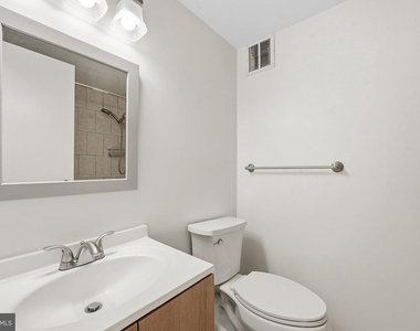5340 Holmes Run Parkway - Photo Thumbnail 16