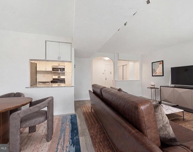 5340 Holmes Run Parkway - Photo Thumbnail 24