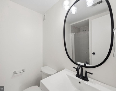 5340 Holmes Run Parkway - Photo Thumbnail 11