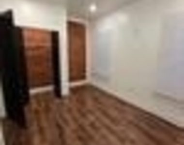 1029 W Cambria Street - Photo Thumbnail 11