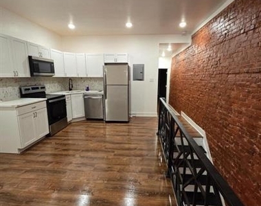1029 W Cambria Street - Photo Thumbnail 7