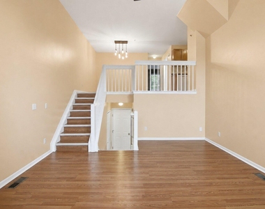 1930 Lindsay Lane - Photo Thumbnail 10