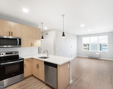 400 E Oak Avenue - Photo Thumbnail 2