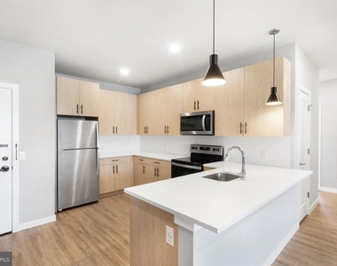 400 E Oak Avenue - Photo Thumbnail 1