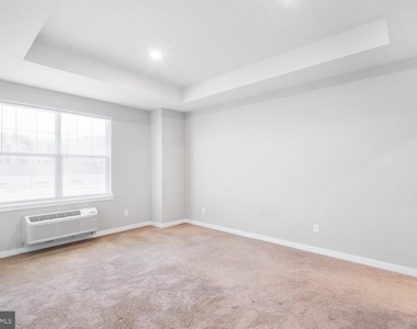 400 E Oak Avenue - Photo Thumbnail 5