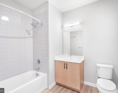 400 E Oak Avenue - Photo Thumbnail 10