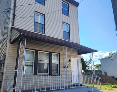 211 Broad Street - Photo Thumbnail 1