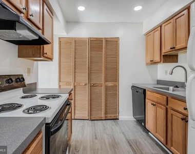 3036 New Oak Lane - Photo Thumbnail 6