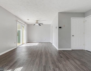 3036 New Oak Lane - Photo Thumbnail 3