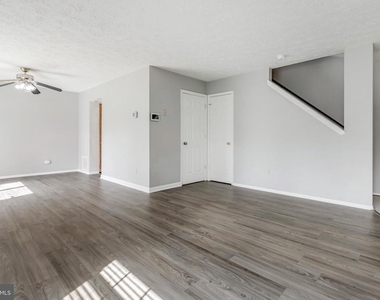 3036 New Oak Lane - Photo Thumbnail 4