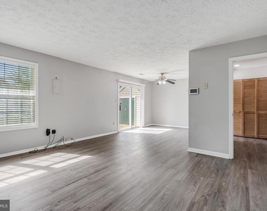 3036 New Oak Lane - Photo Thumbnail 2