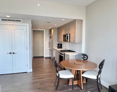 930 Rose Avenue - Photo Thumbnail 15