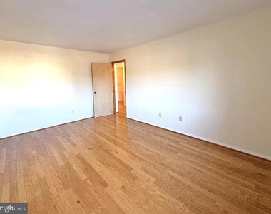 532 Riviera Drive - Photo Thumbnail 23