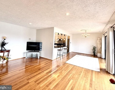 532 Riviera Drive - Photo Thumbnail 8