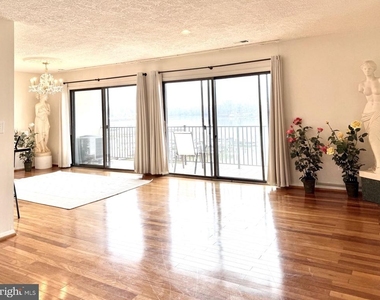 532 Riviera Drive - Photo Thumbnail 2