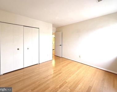 532 Riviera Drive - Photo Thumbnail 18