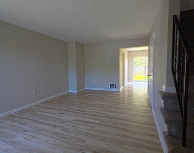 546 Wellington Court - Photo Thumbnail 1